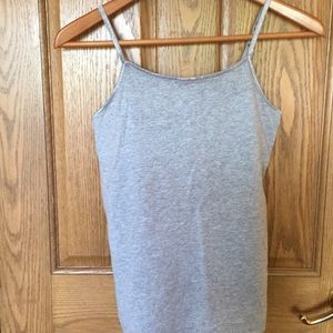 So gray tank top